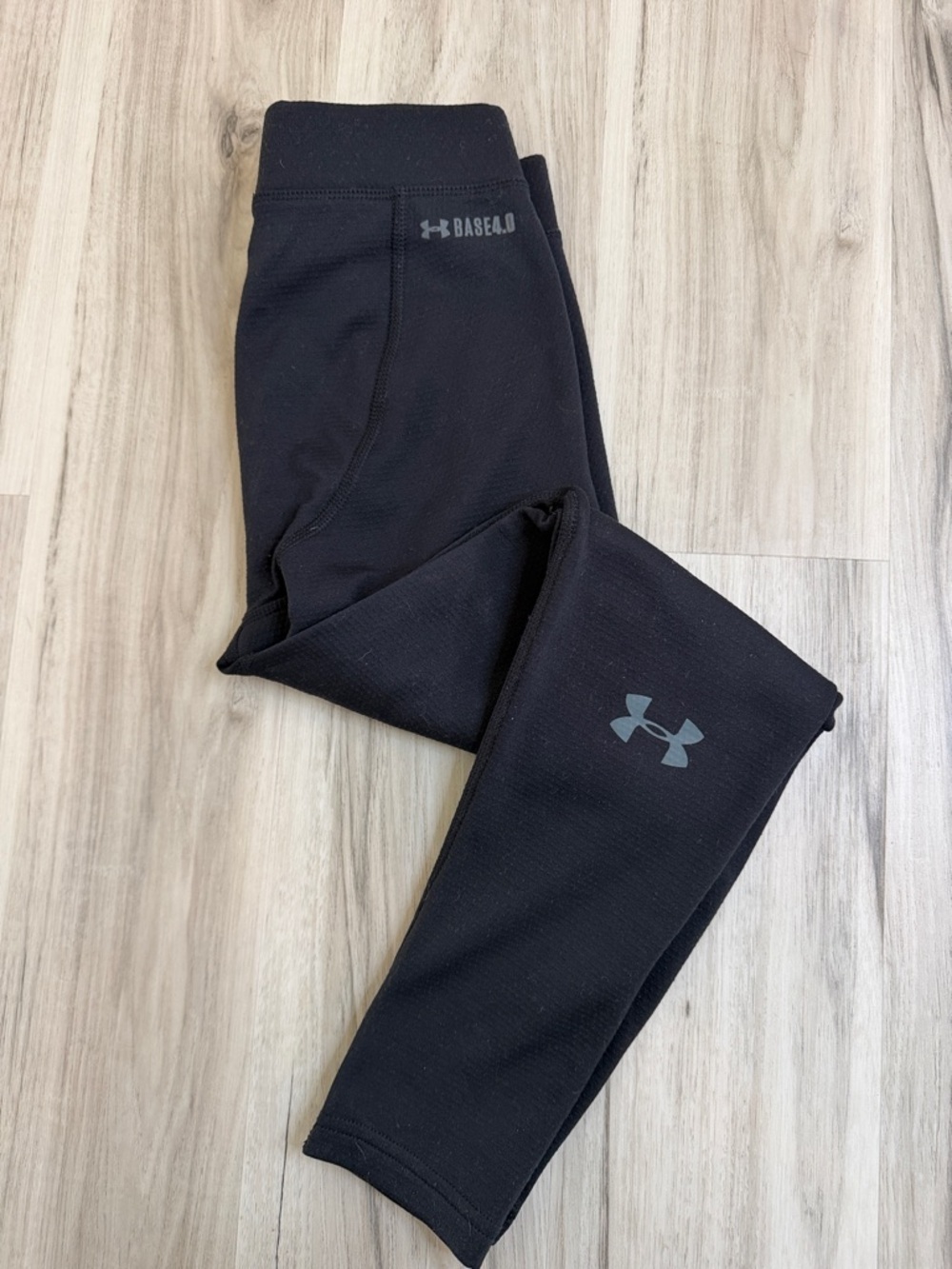 YOUTH Under Armour Black Performance Bade 4.0 Leggings with Reflective Logo Sz M